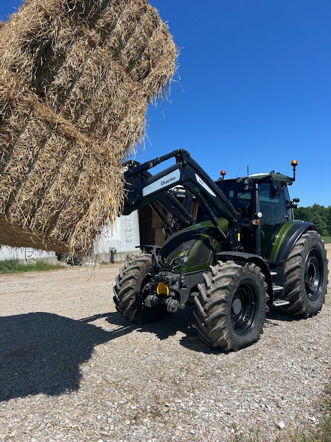 Used Valtra G135 V Tractor for sale